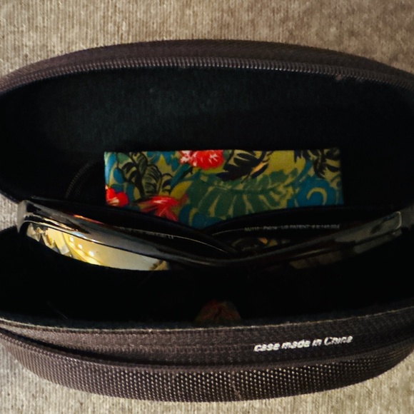 Maui Jim Palms MJ111 Polarized Sunglasses Black Wrap Frame w/ Case main image 11